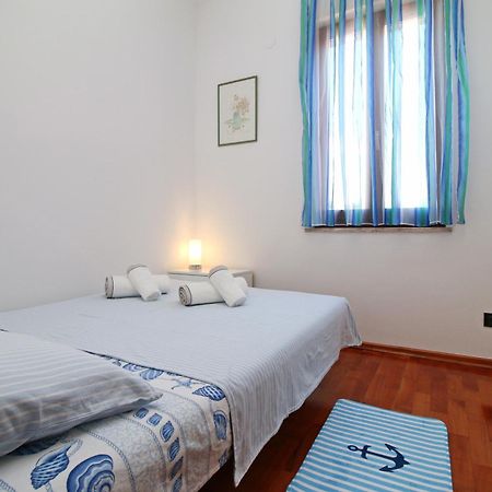 Polo Apartments Ровин Екстериор снимка