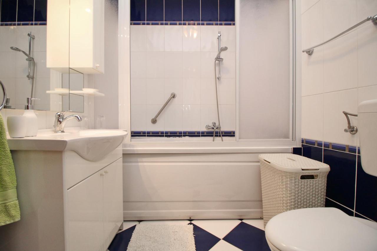 Polo Apartments Ровин Екстериор снимка