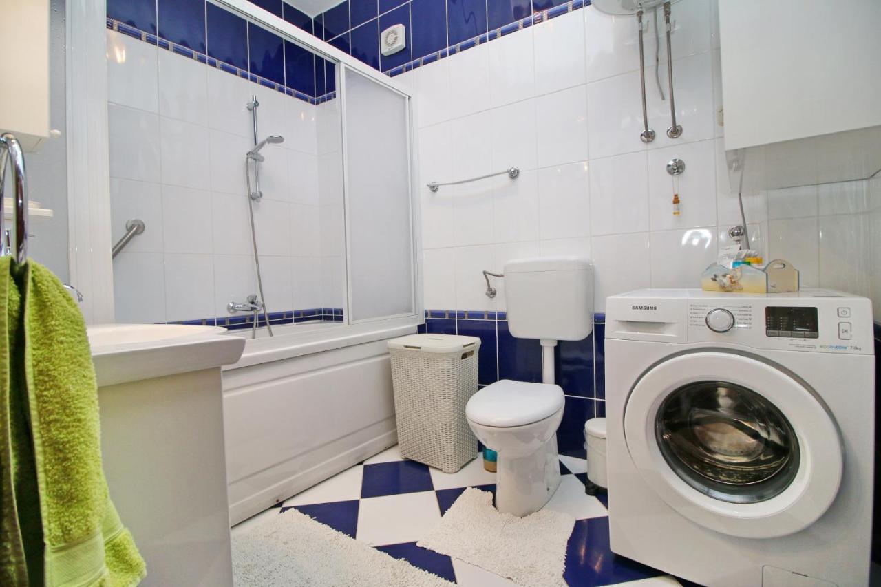 Polo Apartments Ровин Екстериор снимка