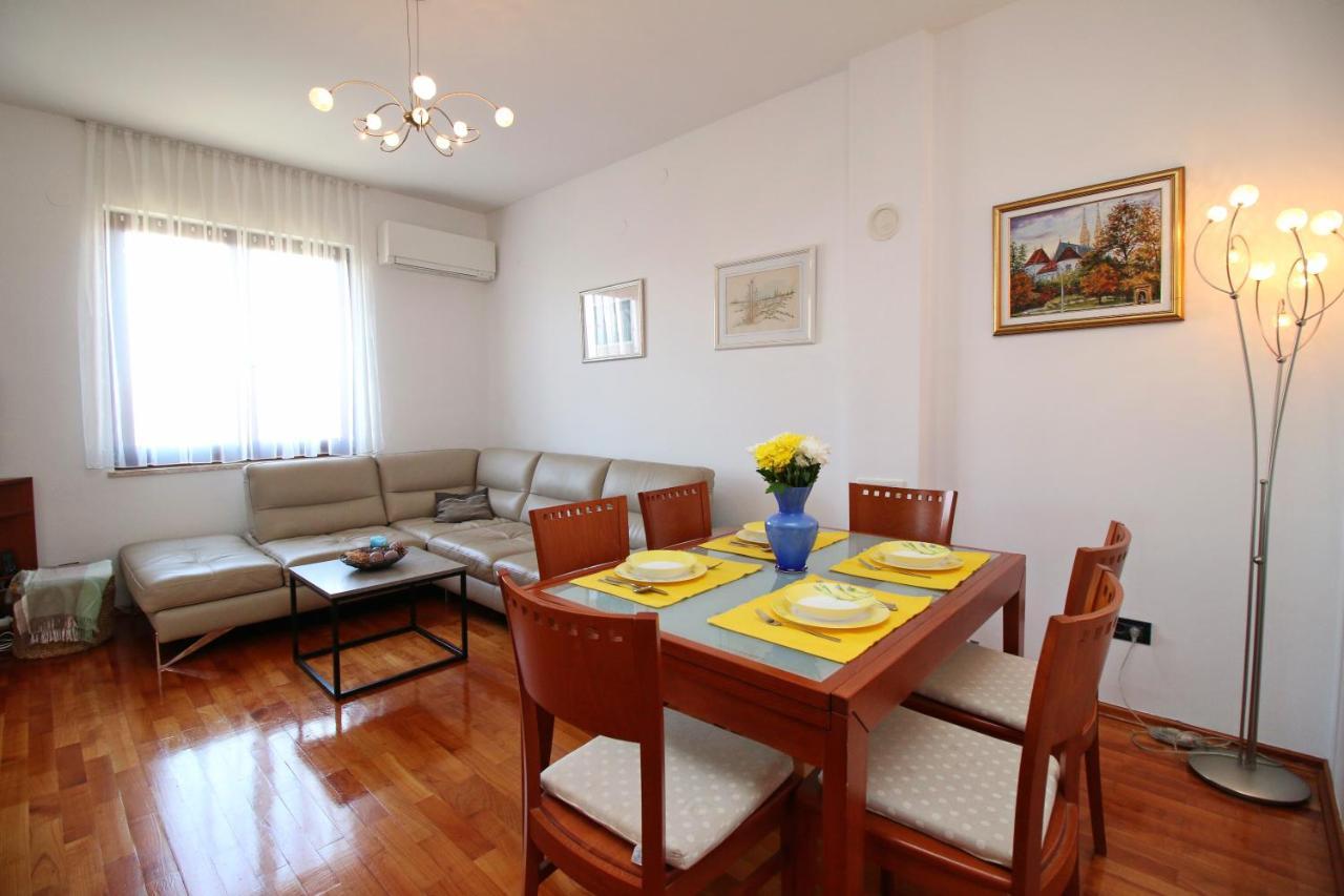 Polo Apartments Ровин Екстериор снимка