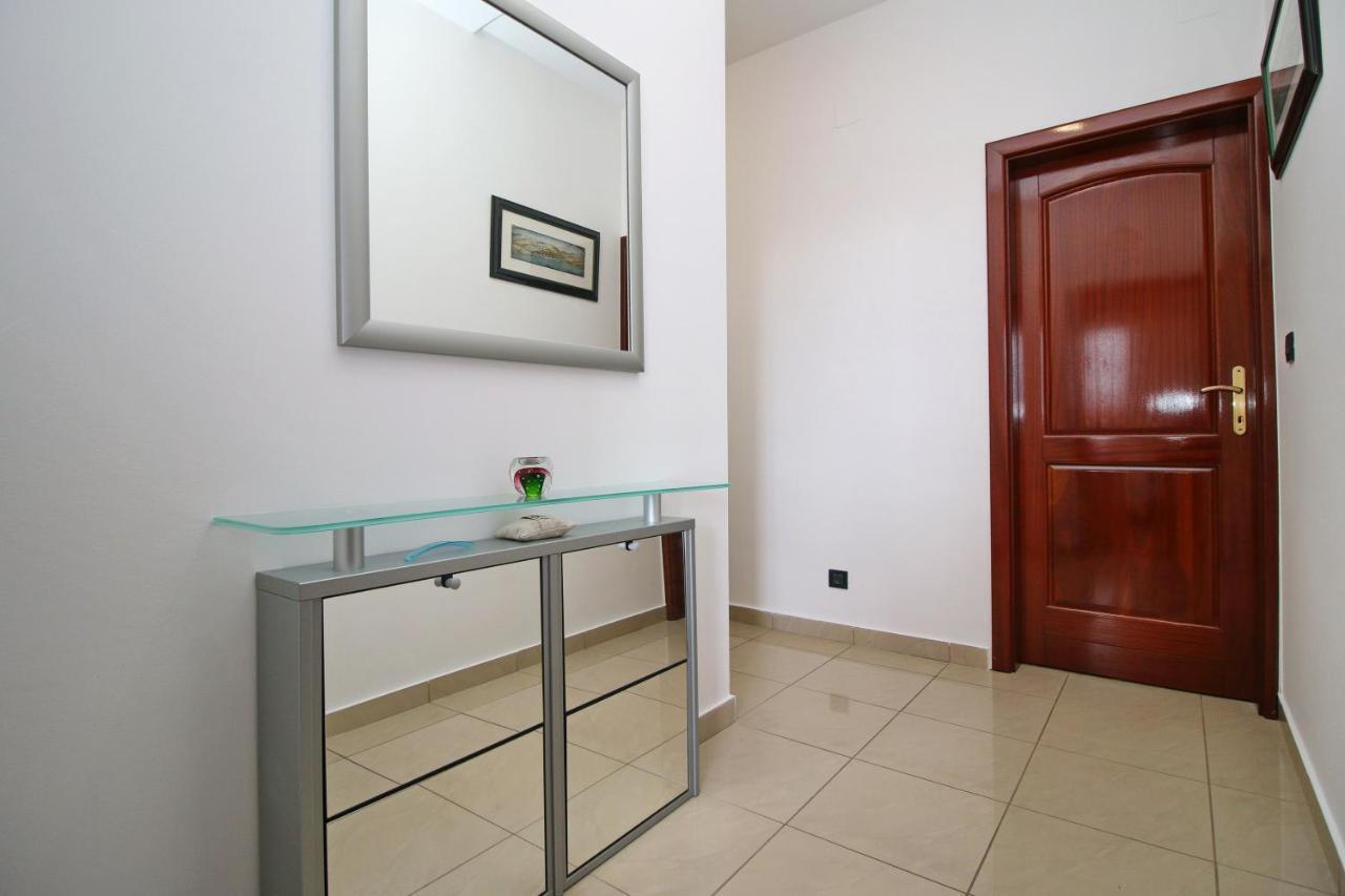 Polo Apartments Ровин Екстериор снимка