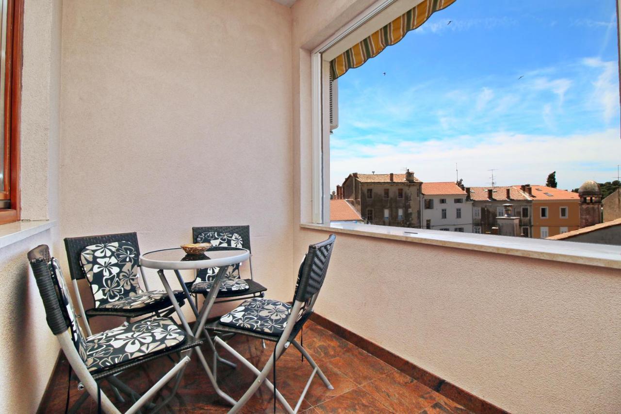Polo Apartments Ровин Екстериор снимка