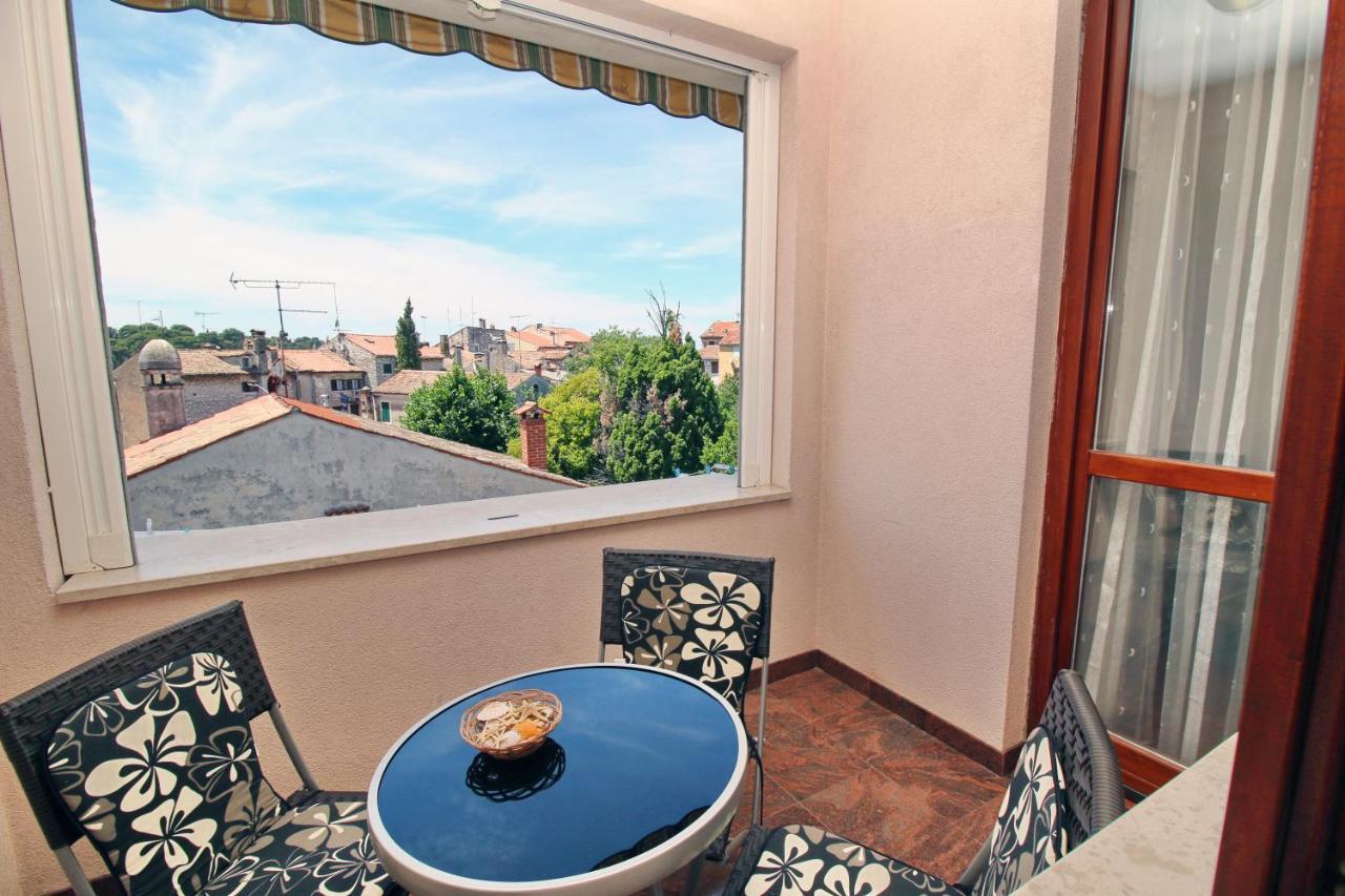 Polo Apartments Ровин Екстериор снимка