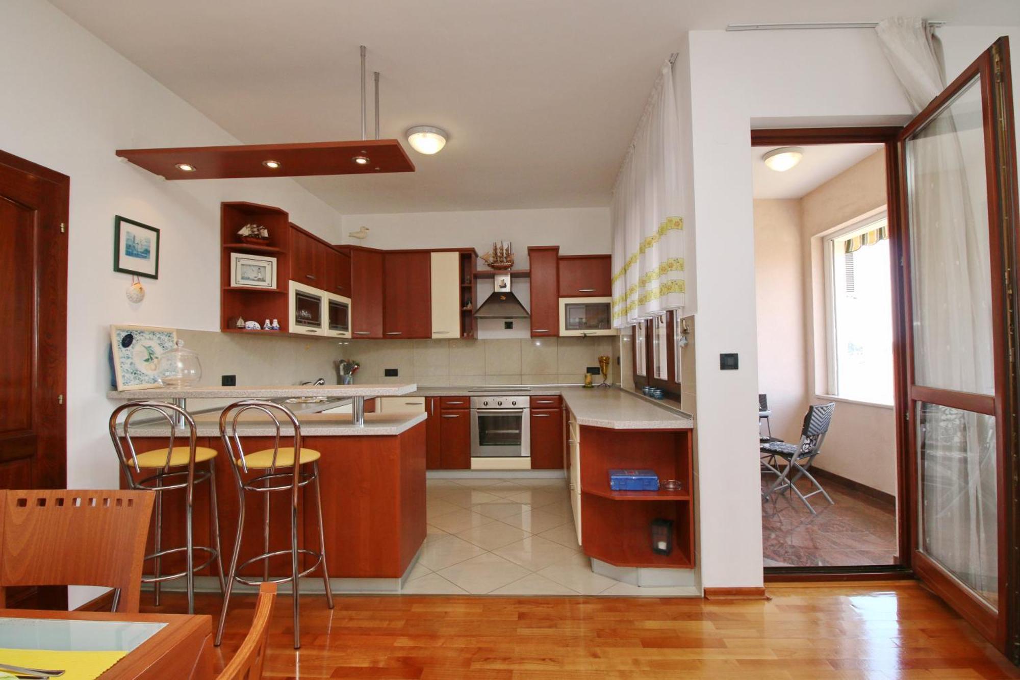 Polo Apartments Ровин Екстериор снимка